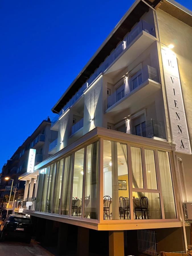 Hotel Vienna Rivazzurra Rimini Exterior foto