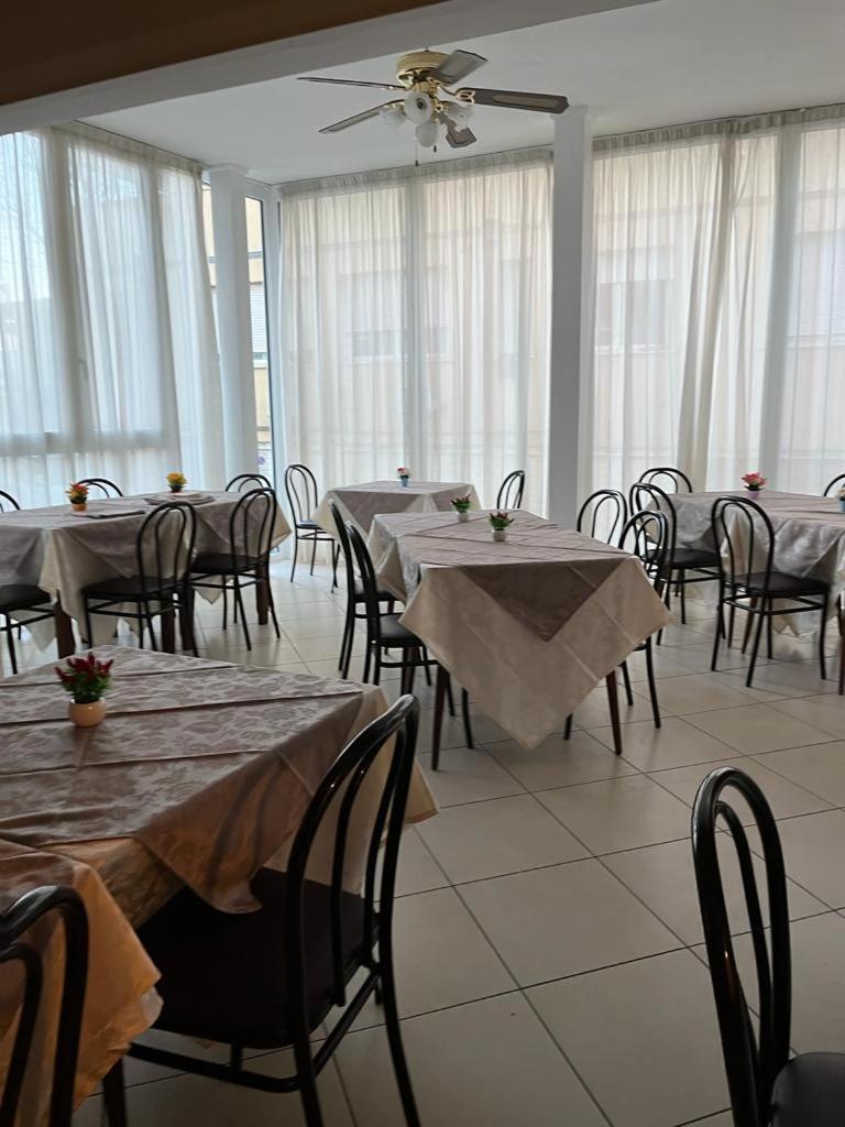 Hotel Vienna Rivazzurra Rimini Exterior foto